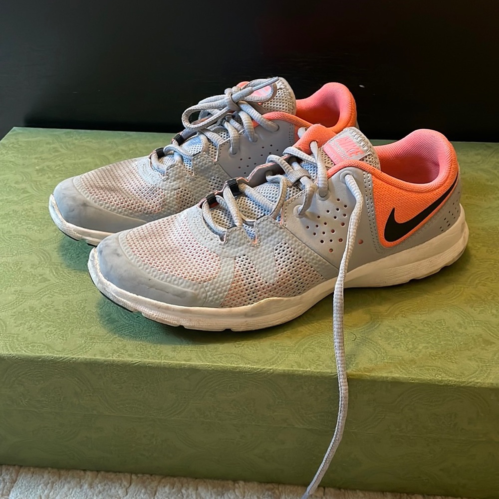 Nike sneakers size 7.5